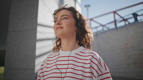 millenial e gen z rischio perdita dell'udito
